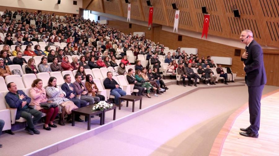 Öğretmenlere  liderlik semineri