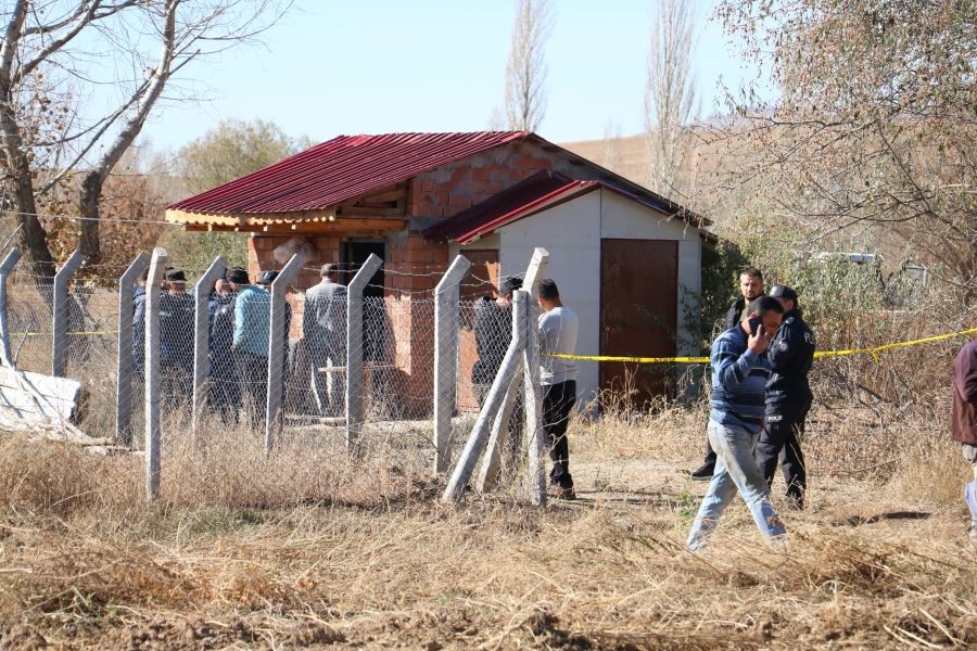Yakınları tarafından kulübede asılı halde bulundu