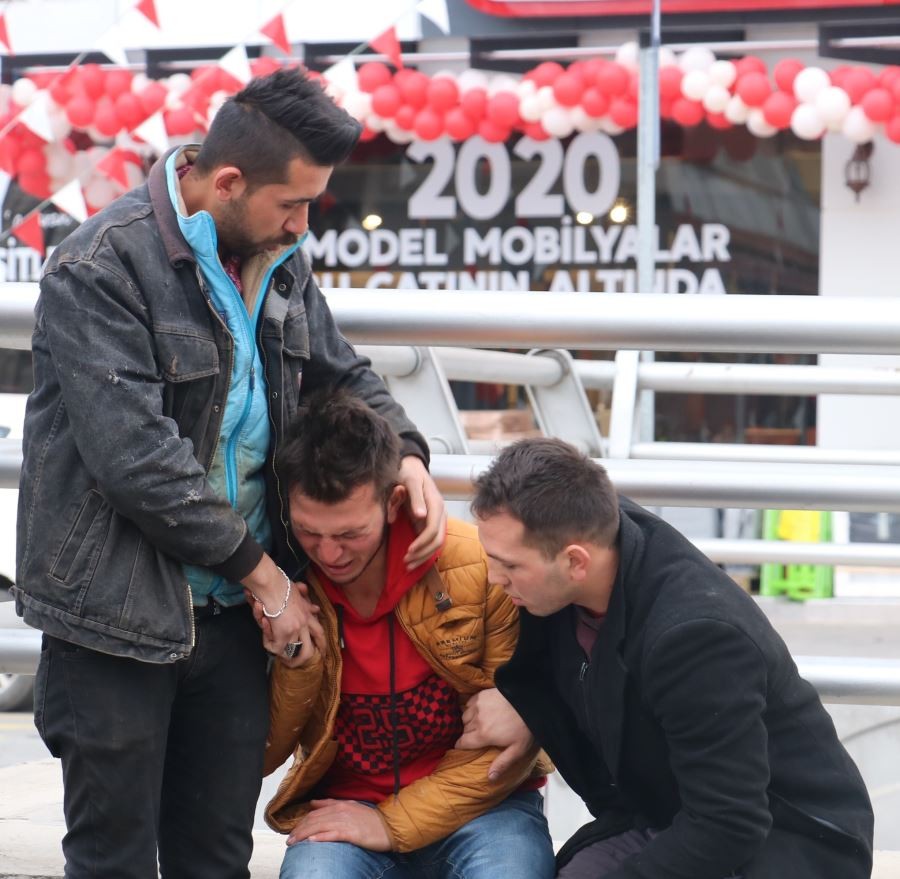 Ehliyetsiz genç karıştığı kazanın ardından gözyaşlarına boğuldu