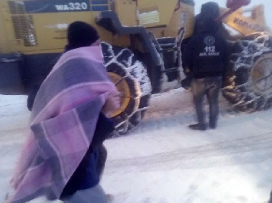 Hasta kurtarmaya giden sağlık ekibi tipi nedeniyle mahsur kaldı