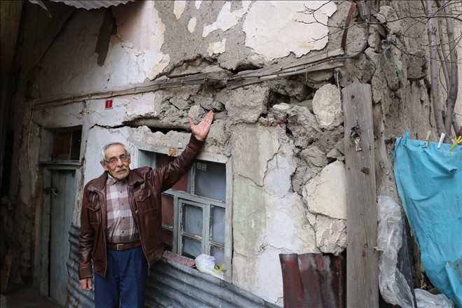 150 yıllık evlerinden çıkmak istemiyorlar