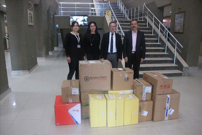 Hastane çalışanlarından Hayat Ağacı Derneği´ne yardım