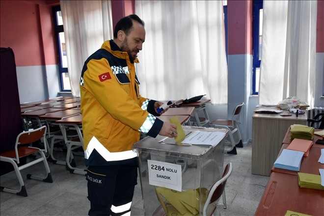 Sivas´ta oy verme işlemi ´kar´ sürpriziyle başladı