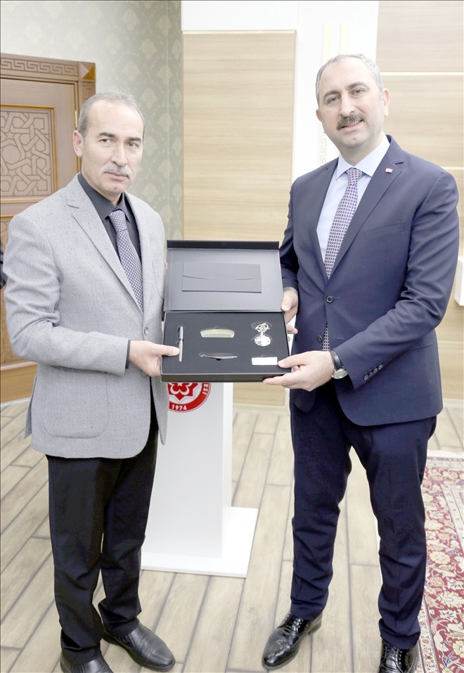 Bakan Gül´den Rektör´e ziyaret