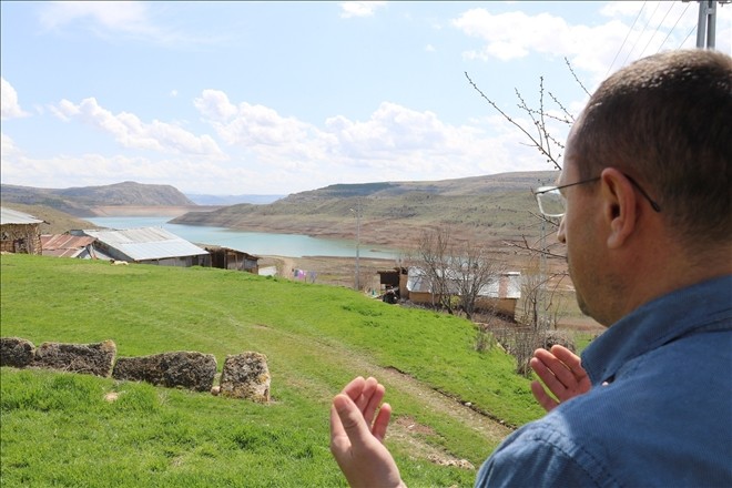 Baraj kuruyunca mezarlar göründü   