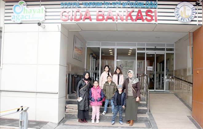 Para ödülünü bağışladılar