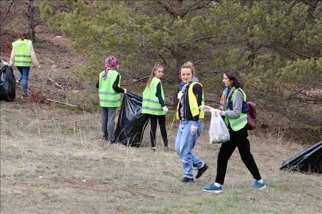 Kilometrelerce uzaktan gelip çöp topladılar 