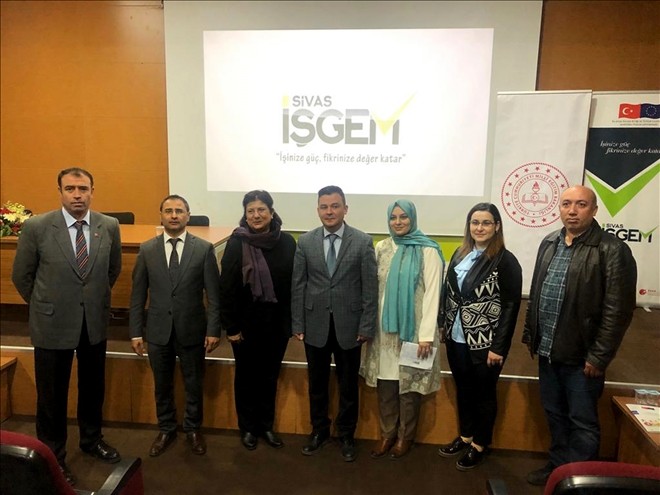 Öğrencilere belge verildi