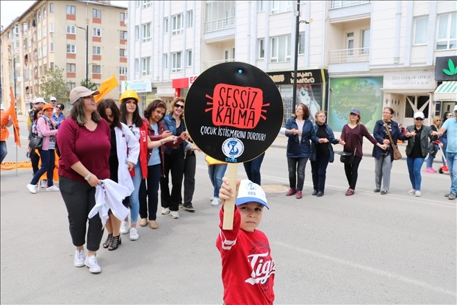 Sivas´ta iki farklı 1 Mayıs kutlaması