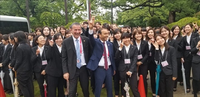 Japon diplomatlardan Bozkurt işareti 