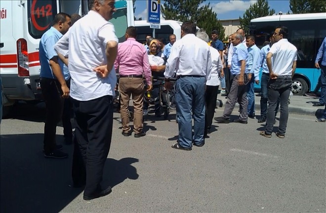 Otobüsün çarptığı yaşlı adam yaralandı