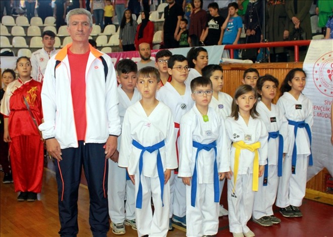 Sivas´ta ?İl Spor Merkezleri? açıldı 