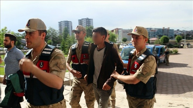 Cinayet zanlıları hakim karşısında