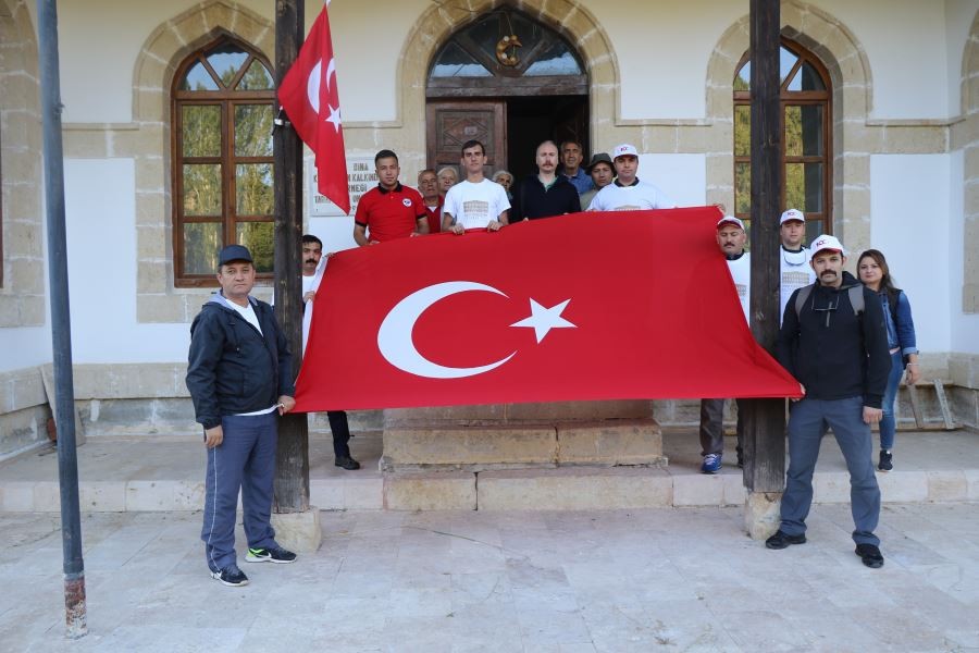 Milli Mücadele ruhu için 27 kilometre yürüdüler