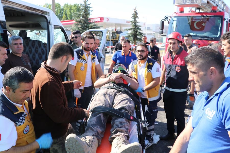 Özel harekat polisleri kaza yaptı: 6 yaralı