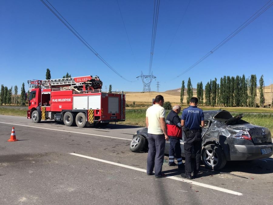 Tekeri patlayan otomobil takla attı: 3 yaralı 