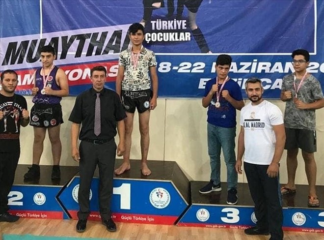 Sivaslı sporcular Erzincan´dan madalyayla döndü