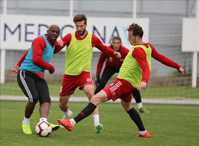 Sivasspor, yarın topbaşı yapacak