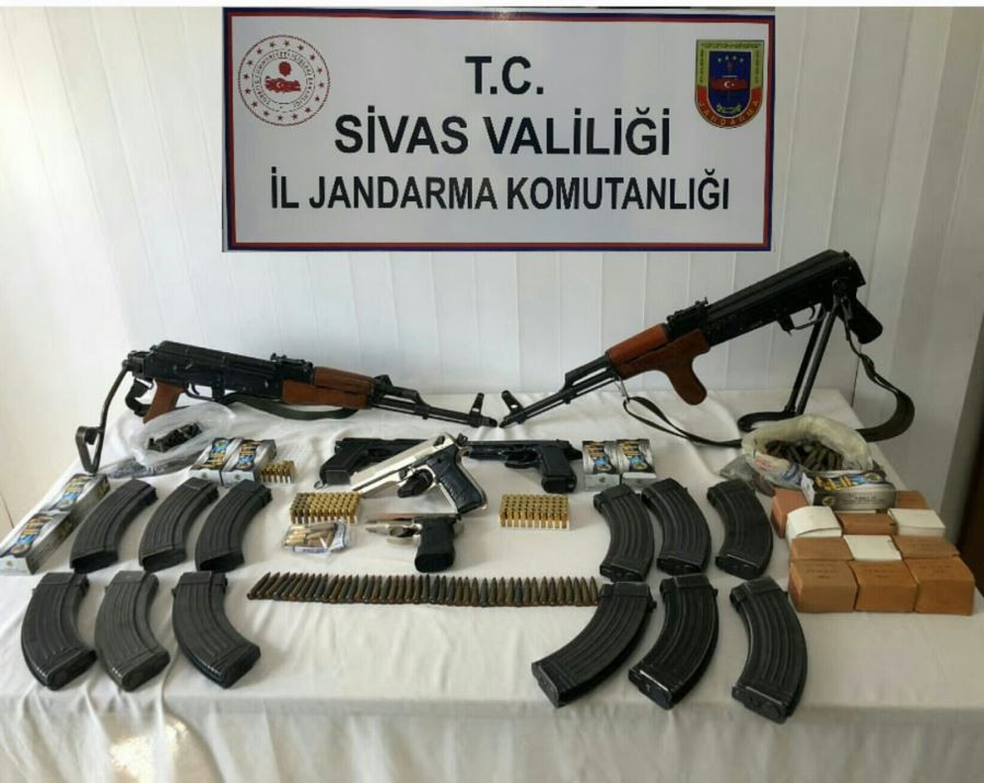 Operasyon düzenlenen evden cephane çıktı 