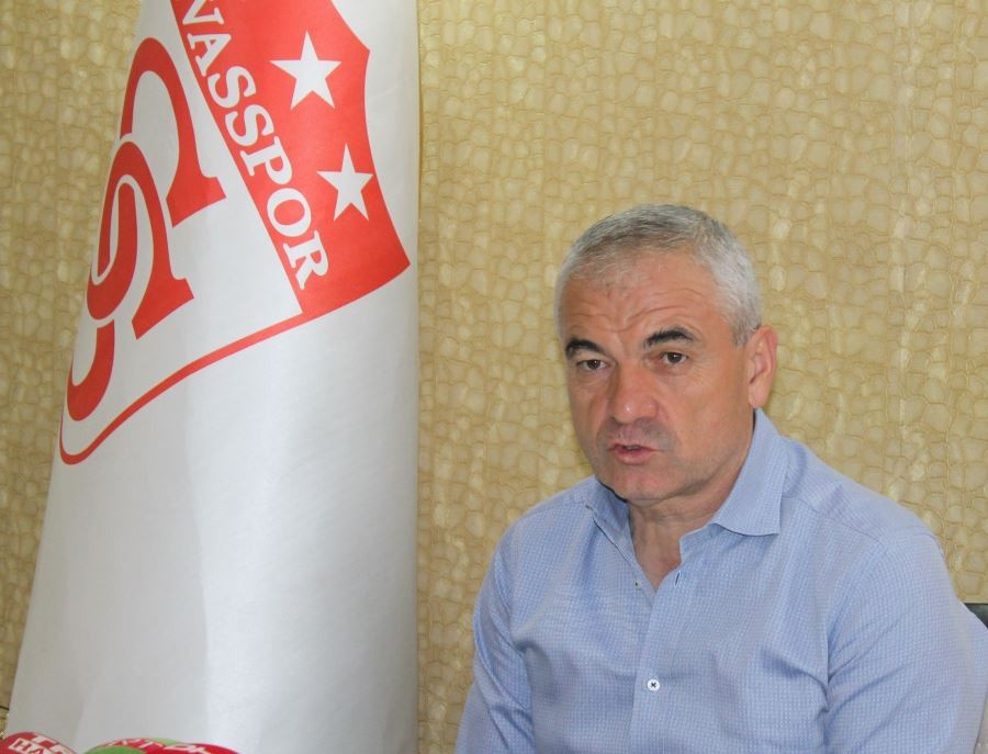 Rıza Çalımbay: “VAR’daki hakemler maç yönetmemeli”