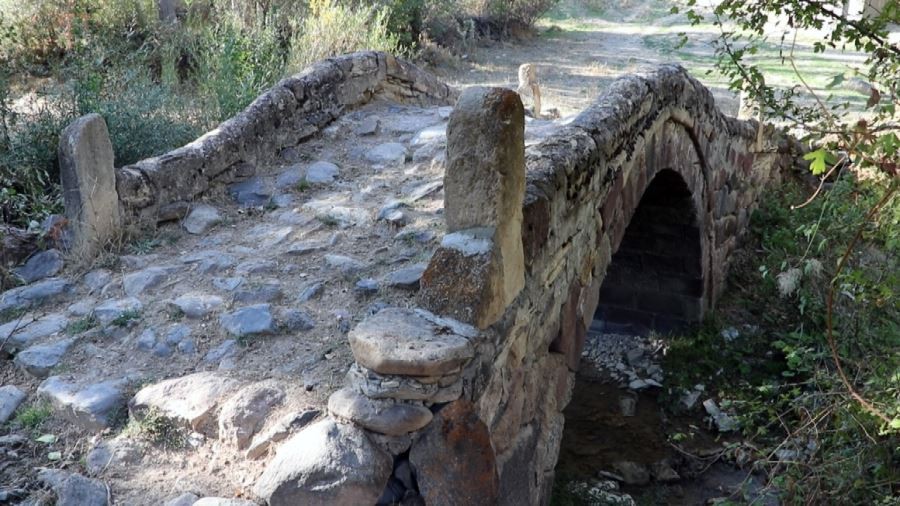 Tarihi ikiz köprüler dikkat çekiyor