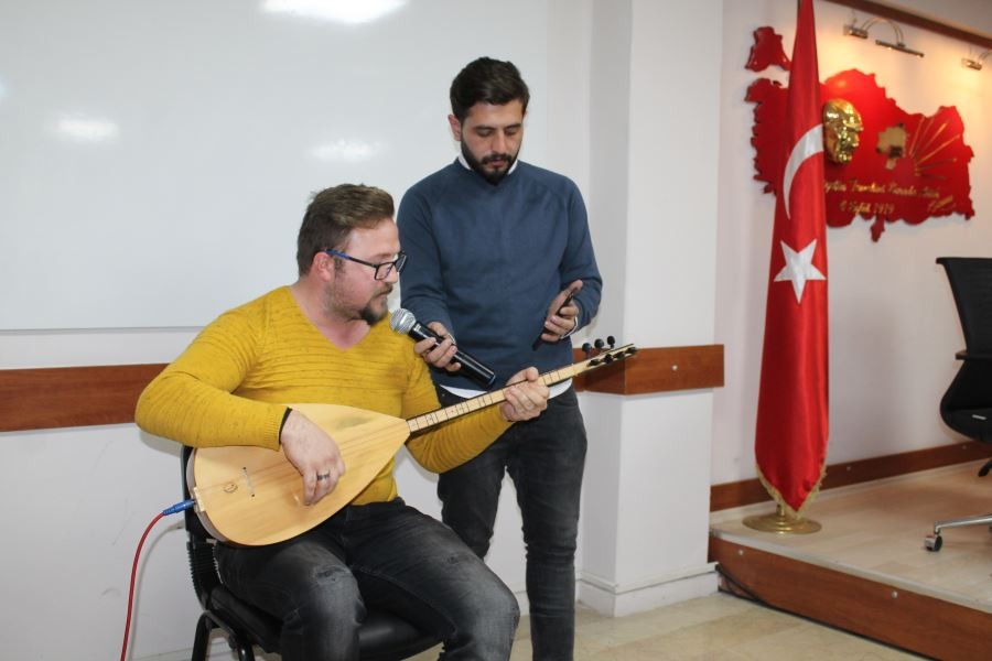 Gazeteci Mumcu  türkülerle anıldı
