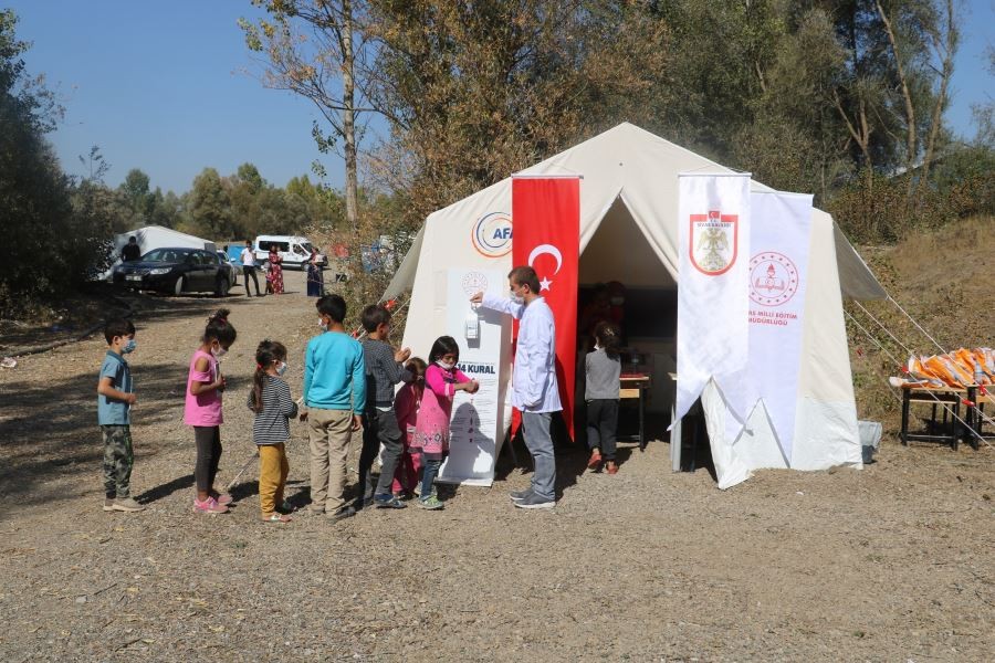 Tarım işçilerinin çocukları için “çadır okul” kuruldu