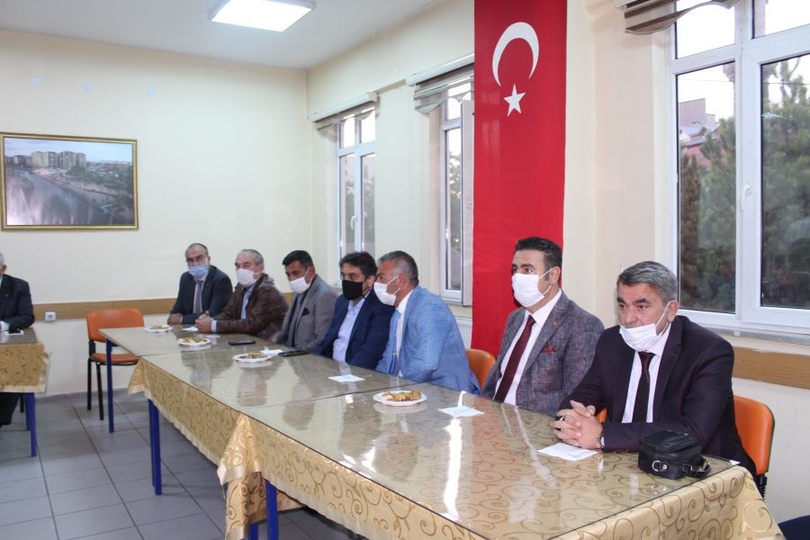 Köprü vazifesi  görüyorlar