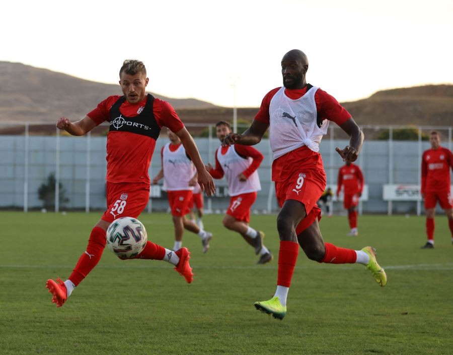 Sivasspor, günü çift idmanla tamamladı
