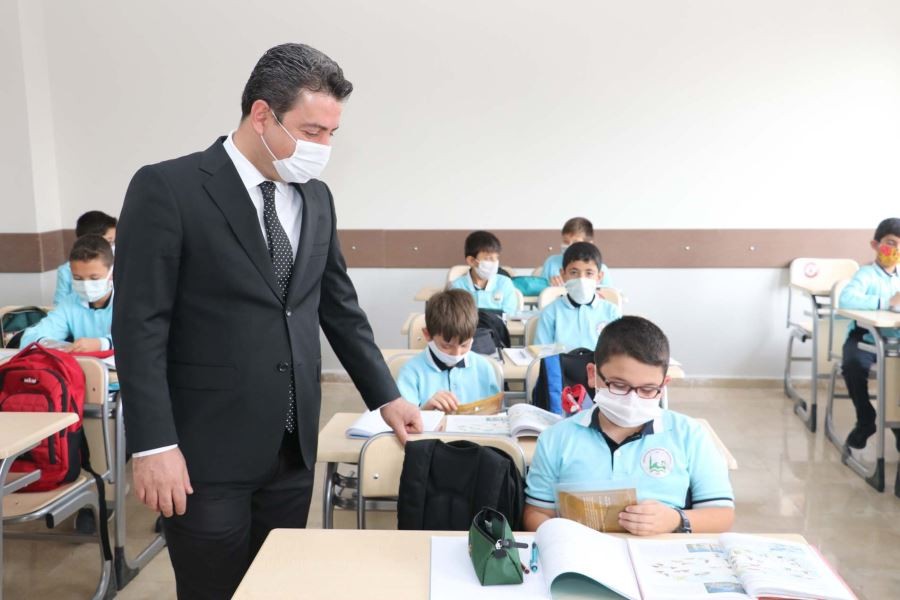 Vali Ayhan’dan öğrencilere virüs uyarısı