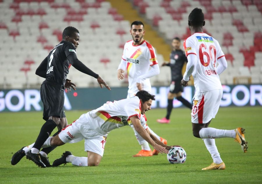  Süper Lig: Sivasspor: 0 - Göztepe: 0 (İlk yarı)