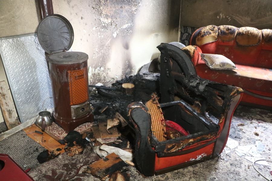 Yangında dumandan etkilenen kadın hastaneye kaldırıldı