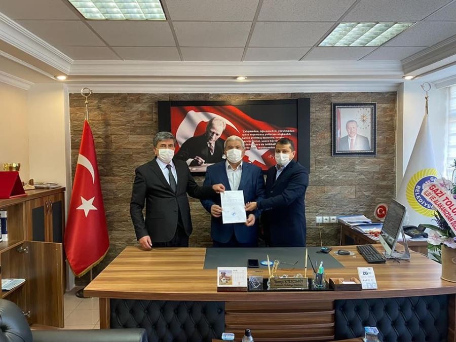 İlçenin büyük caddesinin adı Dr. Devlet Bahçeli olarak değiştirildi