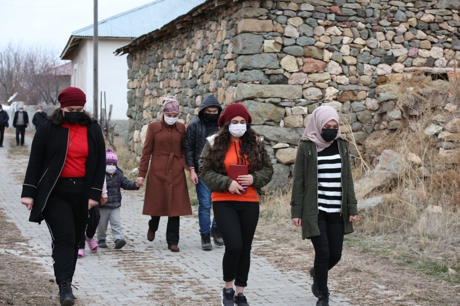 Dondurucu soğukta eğitim, her gün bu çileyi çekiyorlar