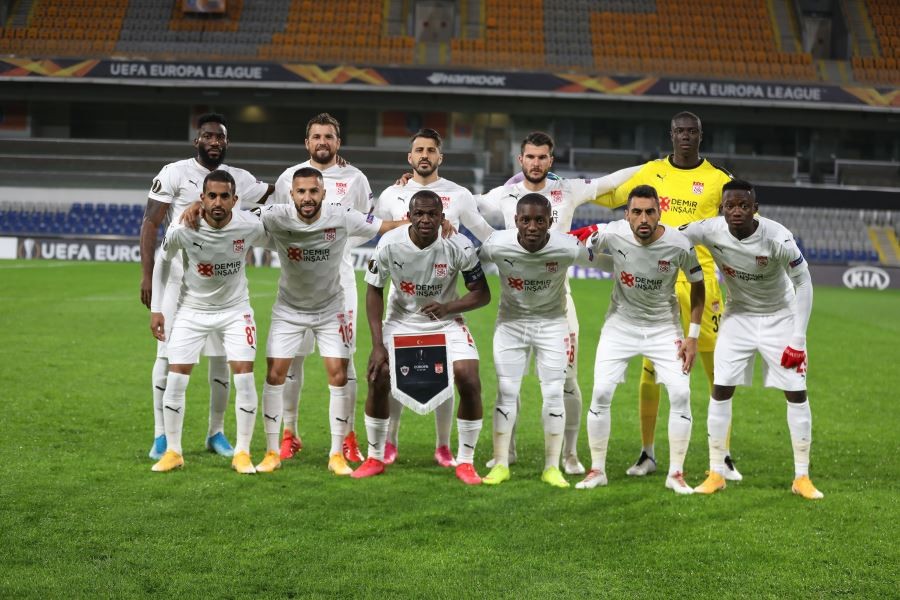 Sivasspor’a UEFA maçı öncesi şok!