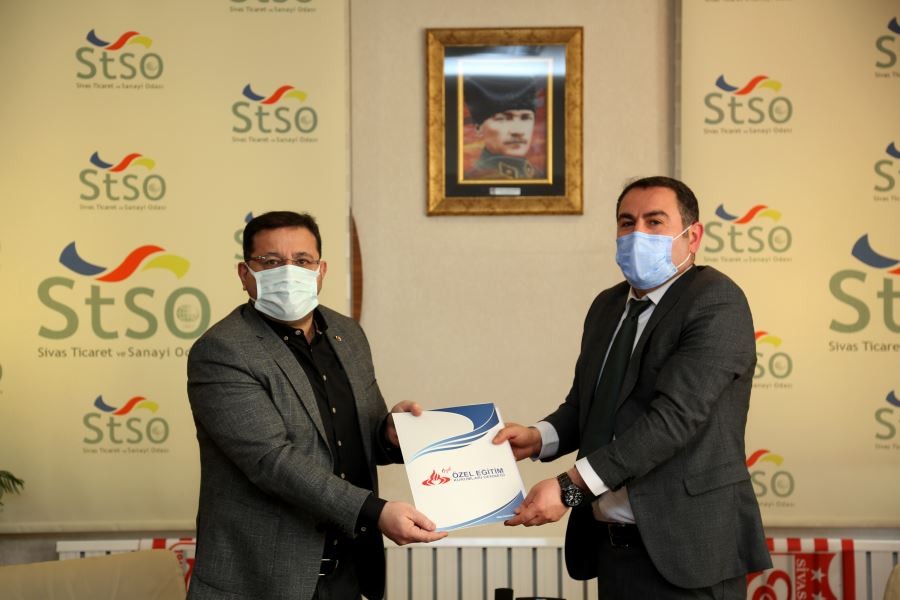 Sivas Özel Eğitim Kurumları Derneği yöneticileri, Sivas Ticaret ve Sanayi Odasını (STSO) ziyaret ederek sektörle ilgili taleplerin yer aldığı dosyayı STSO Yönetim Kurulu Başkanı Mustafa Eken’e takdim etti.