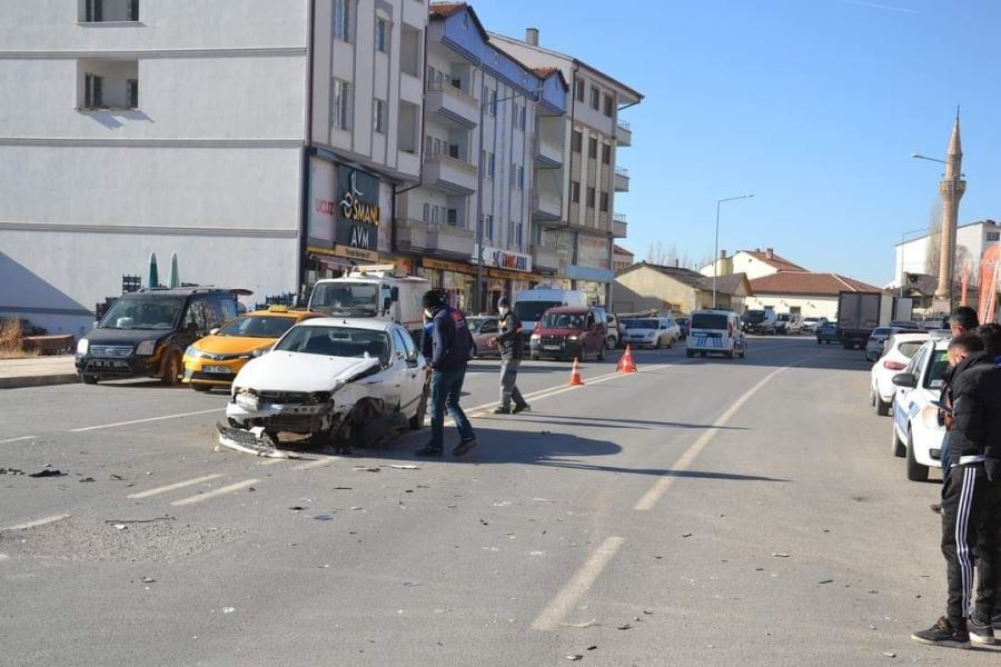 Sivas’ta trafik kazası: 2 yaralı