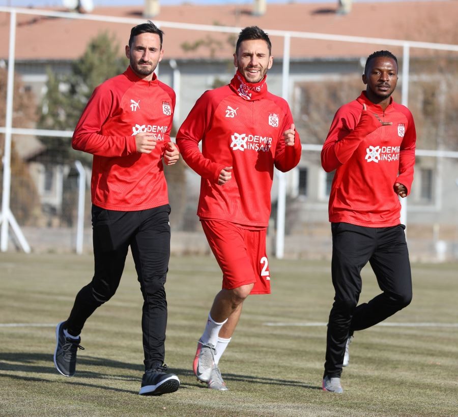 Sivasspor’da Erdoğan Yeşilyurt korona virüsü atlattı!