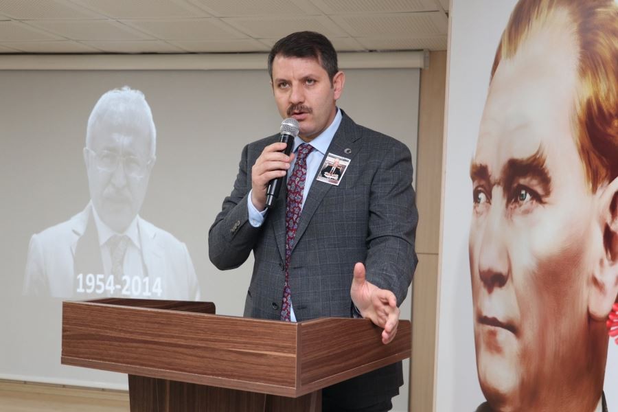  Merhum Sivas Valisi Kemelek anıldı
