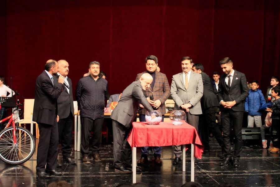 İlahi dinletisi büyük beğeni topladı
