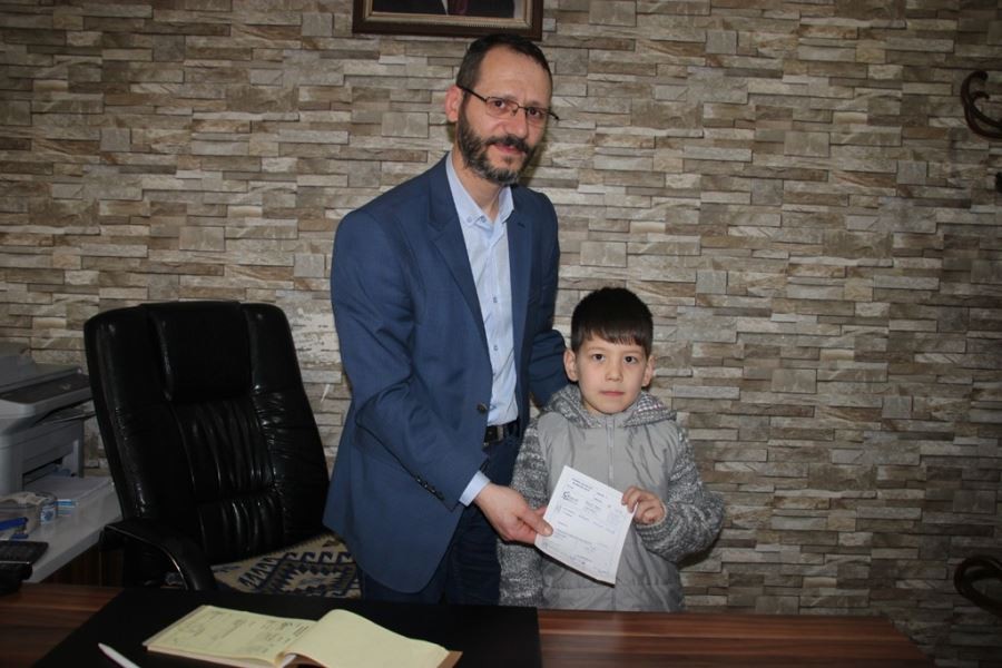 Öğrenciler birincilik ödülünü hayır kurumuna bağışladılar