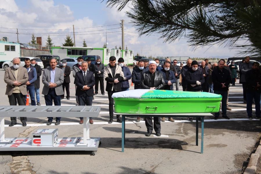 CENAZE NAMAZLARI YUKARI TEKKE MEZARLIĞI’NDA KILINIYOR…