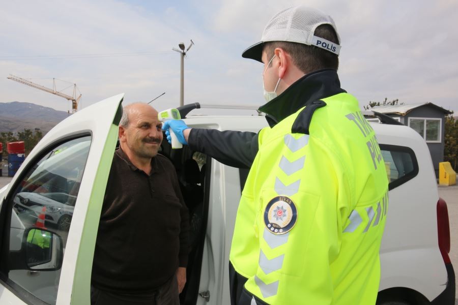 Sivas İl Sınırında Ateş Ölçerle Kontrol Başladı
