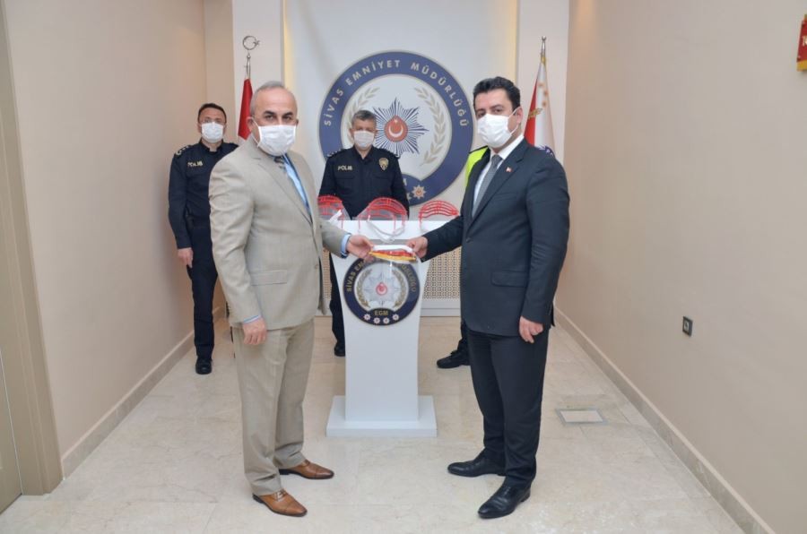 Öğretmenlerden polislere siperlik desteği