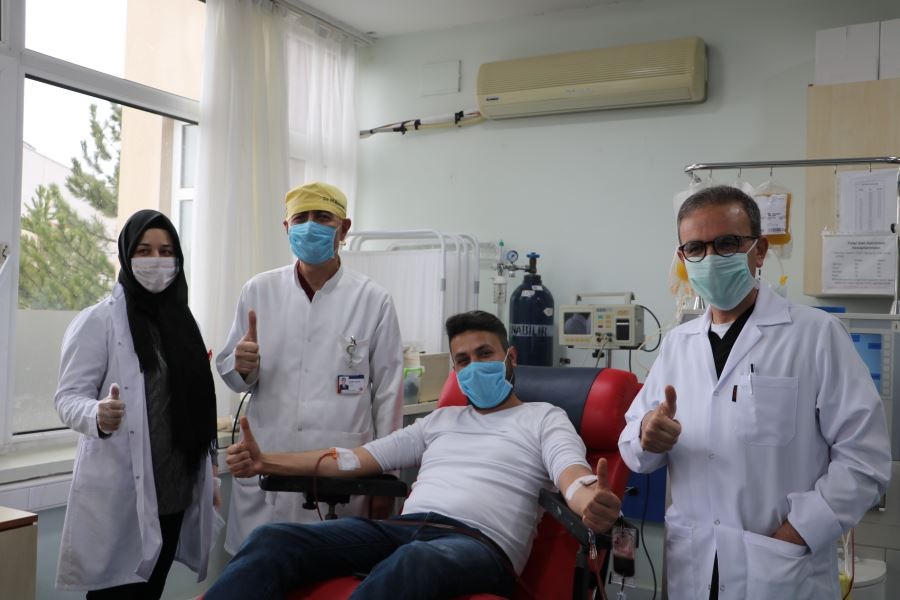 Virüsü yenen hemşire, başka hastalar için bağışta bulundu