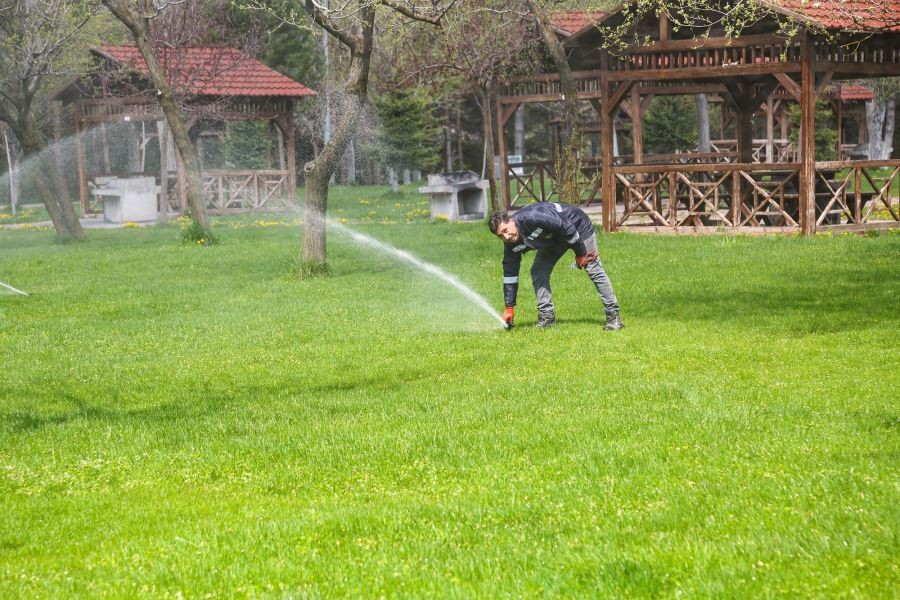Park ve bahçelerde bahar temizliği başladı 