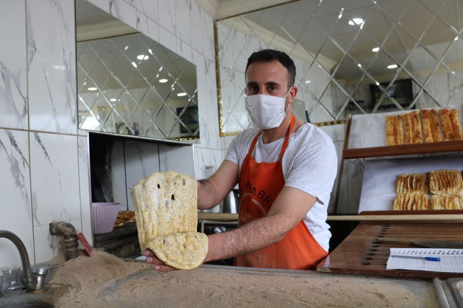 15 günde askıda 8 bin ekmek birikti