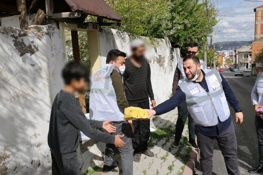 AK Gençler’den ihtiyaçlılara yardım