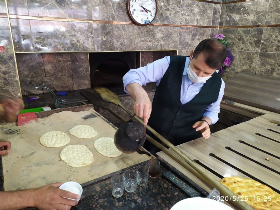 Vali Ayhan, pide ustası oldu