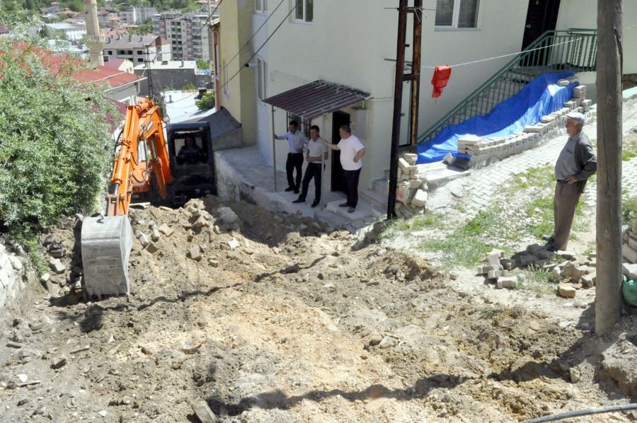 Gürün’de bozulan yollar hızla onarılıyor